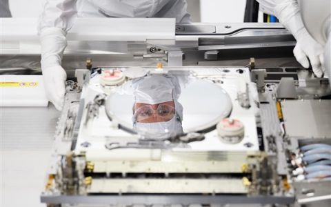 不让ASML独大 日本光刻机巨头尼康要打价格战：Intel曾是大客户