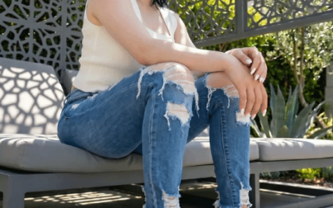 美国00后知名女星晒照意外火了 脚太丑引热议：网友直呼治好了我的特殊癖好