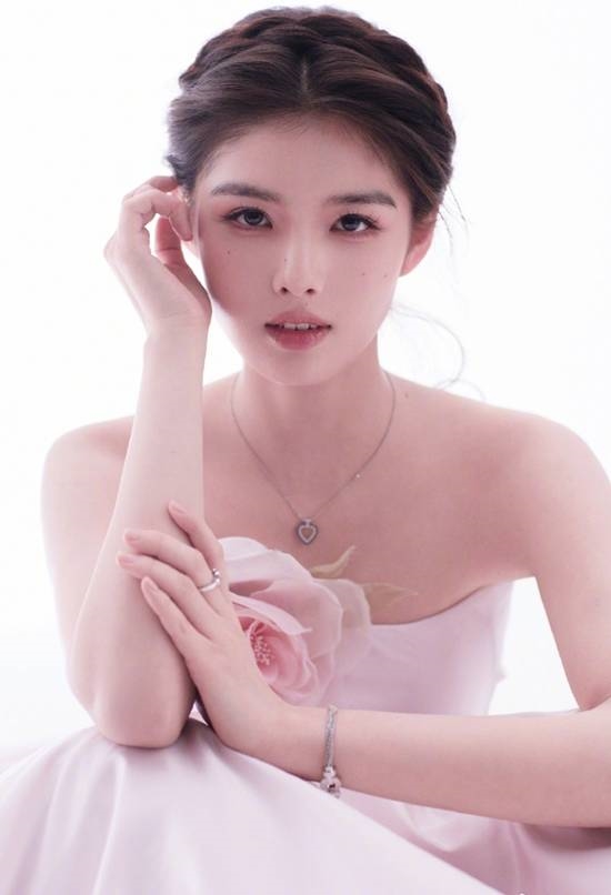 女星艾米高考拒绝签名被吐槽耍大牌 网友：这可是高考