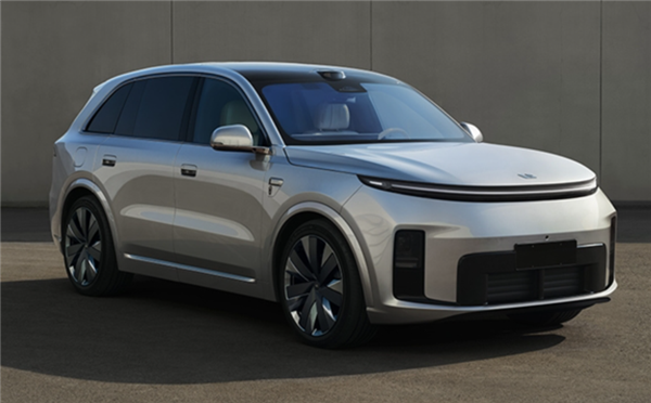 建议对比BBA！李想官宣全新理想L8先试驾再开发布会：减少盲订压力