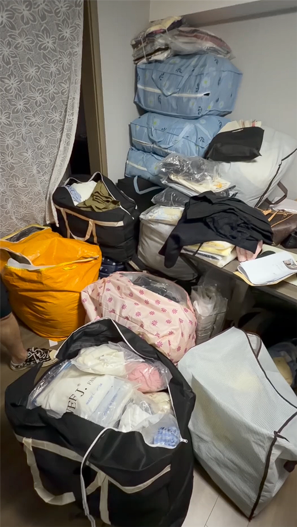 女子买1100件衣服仅退款1000件被商家找上门：金额巨大已立案！
