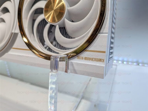 中国专属旗舰！七彩虹RTX 5090D v2 30周年纪念版首曝：全新设计