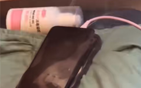 后怕不已! 手机放枕边充电凌晨突然爆炸：屋内瞬间烟雾缭绕