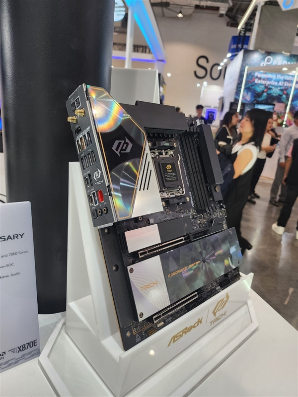 华擎太极10周年！X870E/Z890纪念版主板亮相：反光材质颜值拉满