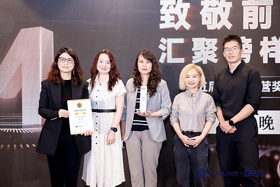 从左至右：殷百鸣 益普索中国事业部群董事总经理；彭丹 赫力昂中国大陆及香港地区市场卓越与亚太区数字化转型负责人；汤韵 赫力昂中国大陆及香港地区CBIA负责人；杨念 赫力昂AI加速高级经理；吕正 益普索中国战略咨询服务线Strategy3合伙人