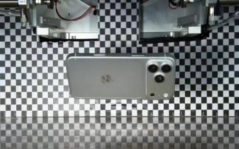 iPhone 18 Pro Max真机首次泄露：横向大矩阵镜组+全新深空灰配色