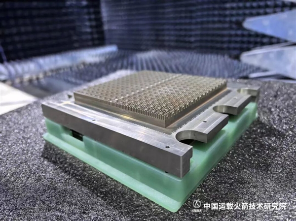 高端卫星通信成本降至千元级！中国突破超表面电磁调控关键技术