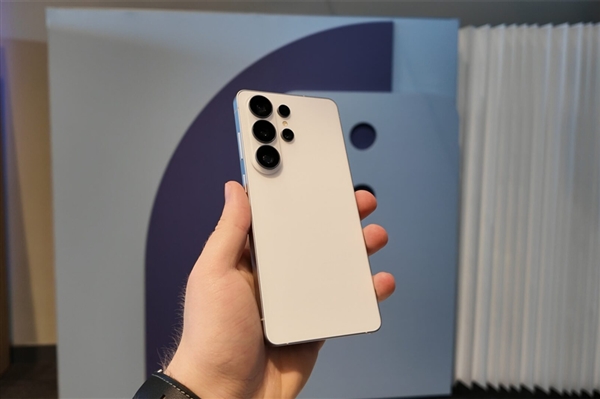 内存疯涨！安卓Ultra迈入万元时代：定价看齐iPhone 18 Pro Max
