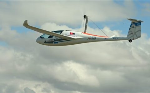 极速96km/h 全球首架固态电池载人飞机试飞成功