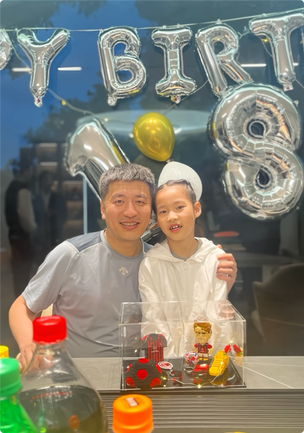 张雪峰公司股份发生变更:由其11岁女儿张姩菡接手