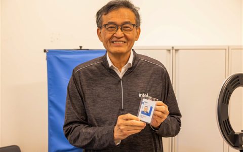 57年来第一位华人CEO！Intel第九任CEO陈立武上岗：晒工牌笑容满面