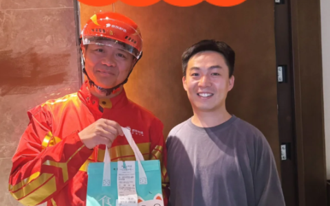 再次冲到配送一线！刘强东亲自送京东外卖 还请骑手吃海底捞