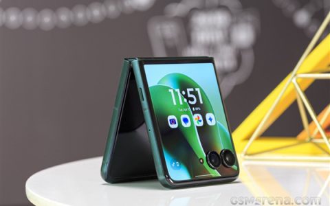 全球首款骁龙8至尊版小折叠！联想moto razr 60 Ultra发布